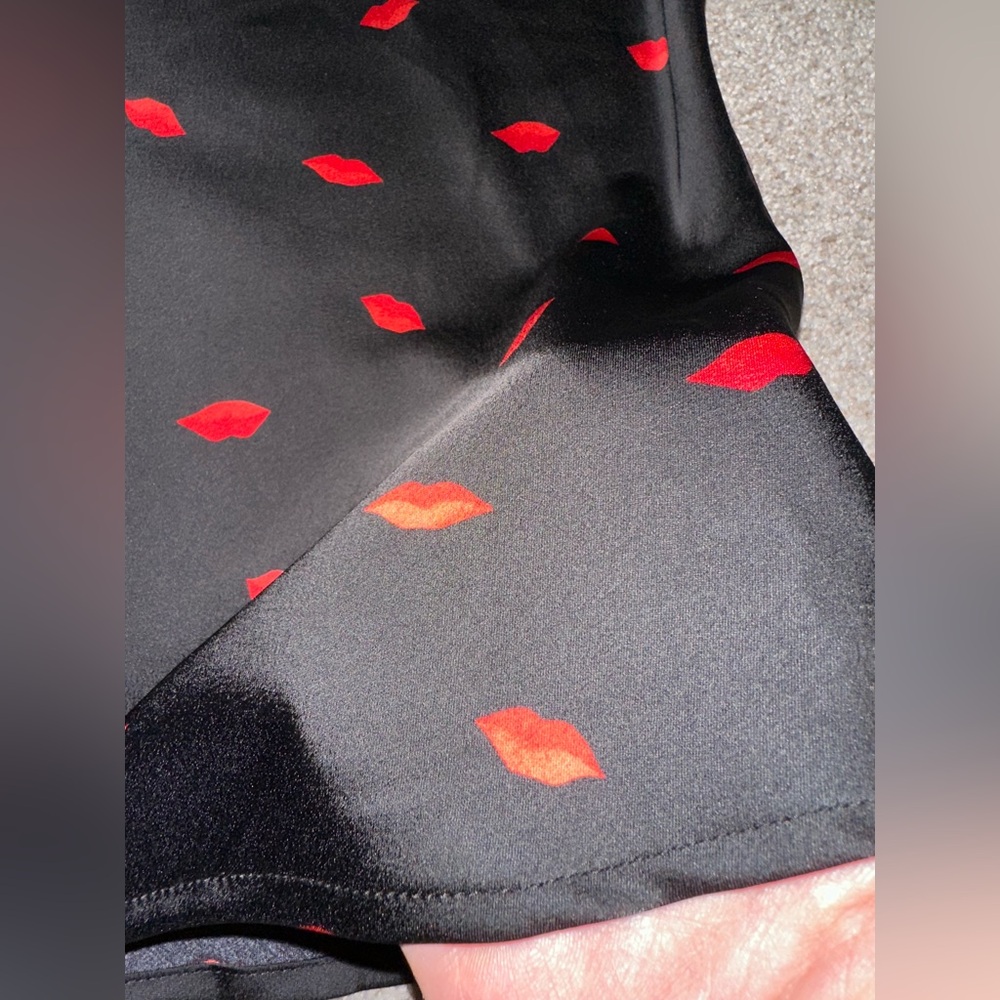 a new day Black Camisole with Red Lips Pattern - Picture 2 of 4